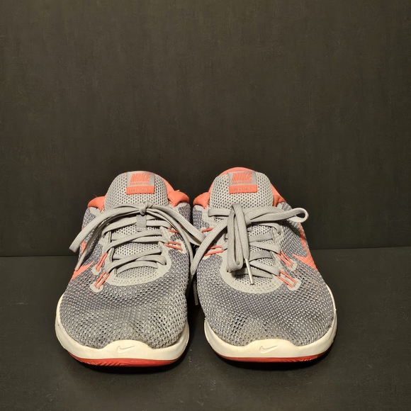 Nike Women's Athletic Shoes in Gray and Coral/Pink - Picture 6 of 7